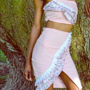 Beautiful set skirt and  top very sexy look